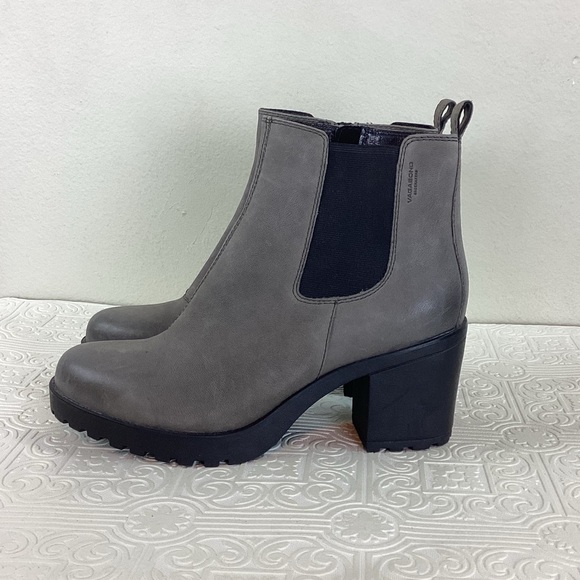 Vagabond Shoes - Vagabond Chunky Grace Nubuck Leather Chelsea Platform Heeled Ankle Boots